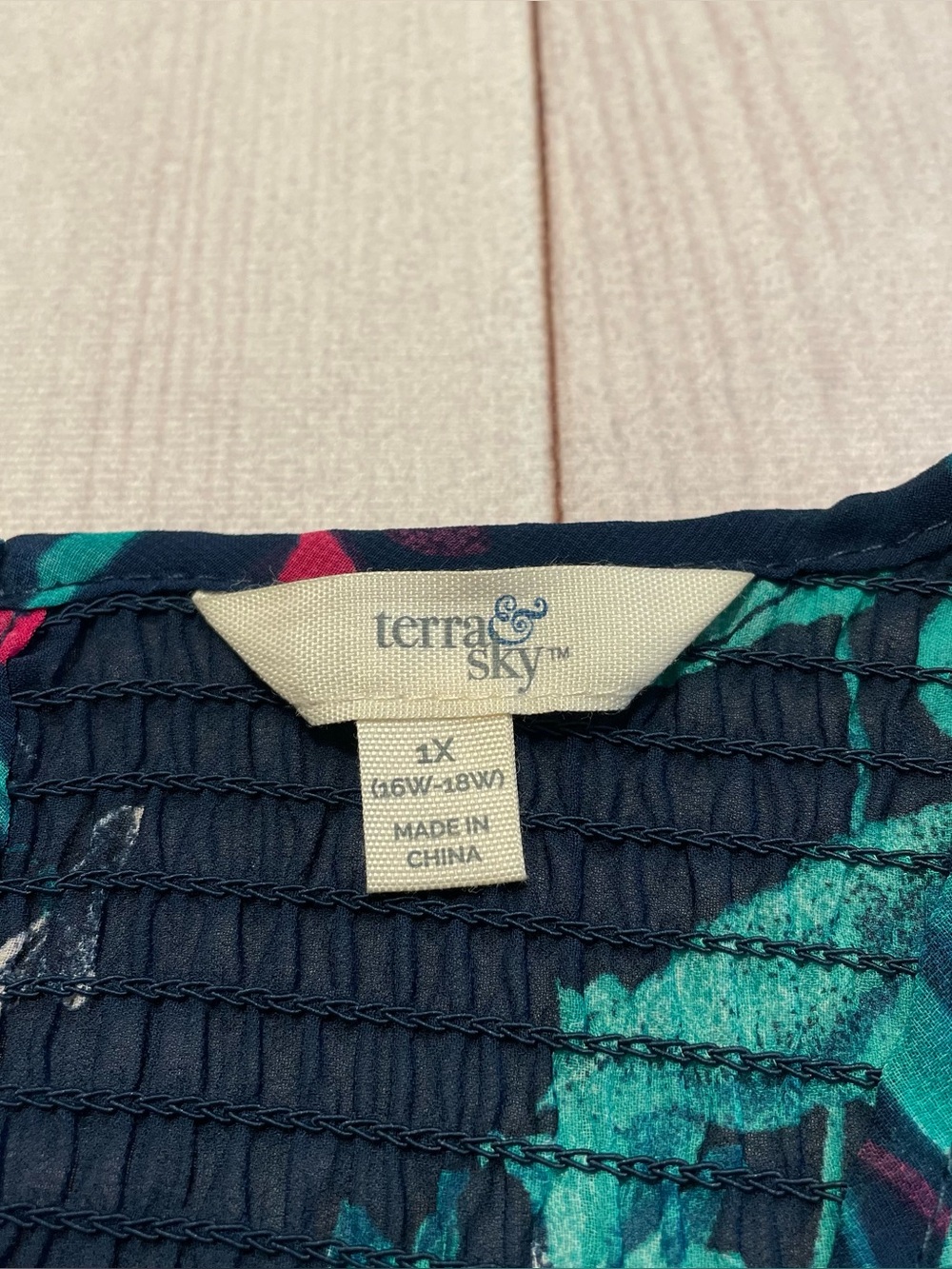 NWOT Terra & Sky Smocked Woven Top Blouse Women's 1X Blue Floral Sheer Relaxed - Picture 7 of 11